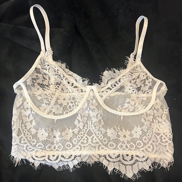 white lace crop top - Picture 1 of 2